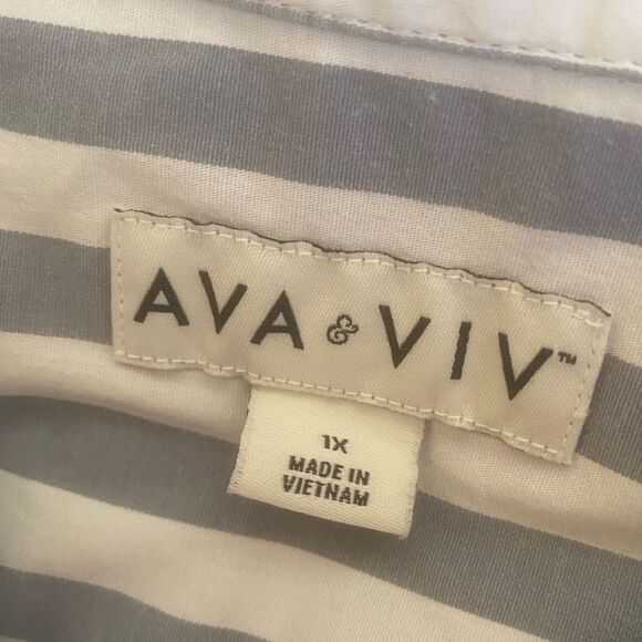 Ava & Viv Striped Button Up Shirt Women's Size 1X Grey White Collared Pocket - Picture 14 of 16